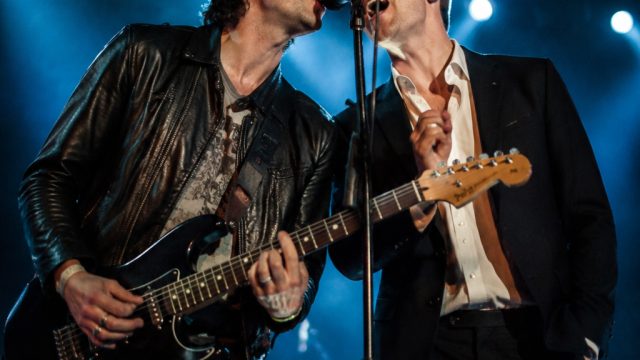 The Strokes' Memorable Performance of 'Heaven' with Hamilton Leithauser in Boston | kau tak sendiri 