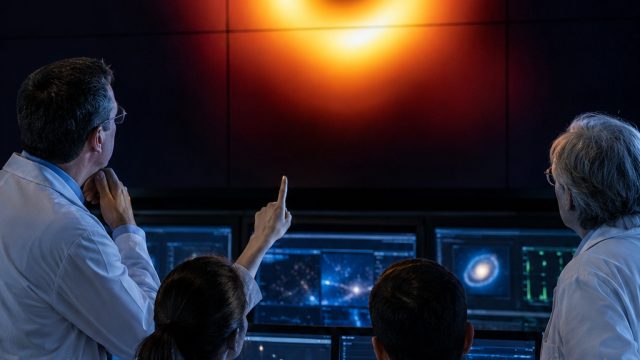 Groundbreaking Discovery: Black Hole Event Horizon Signature Detected